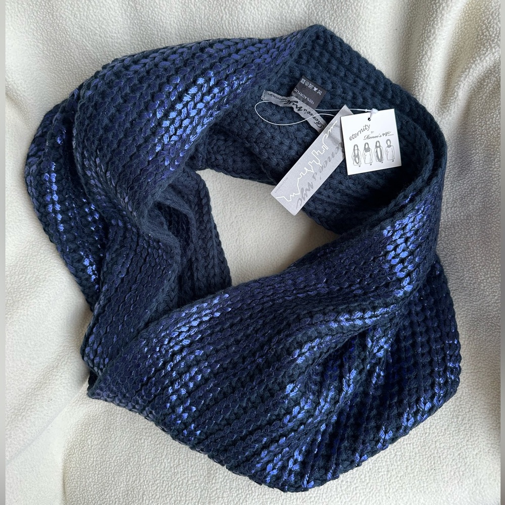 NWT dark navy blue loop scarf
